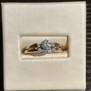 14 karat gold size 6 diamond ring